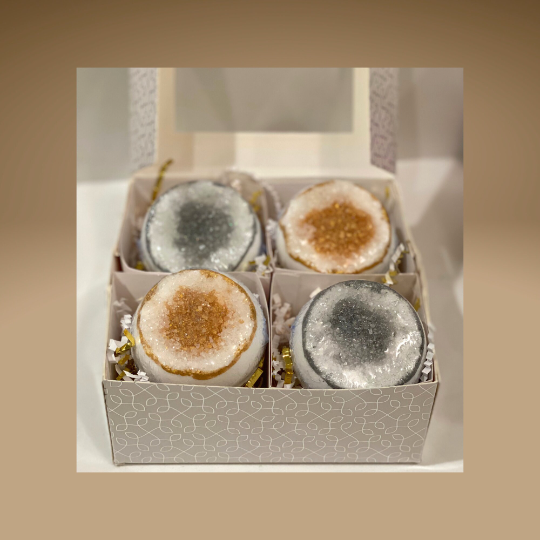 This gift set comes with four beautiful geode bath bombs. The gold geode bath bombs are scented with our most popular fragrance Love Spell and the silver geodes are scented with our second most popular scent, Pineapple Mango.